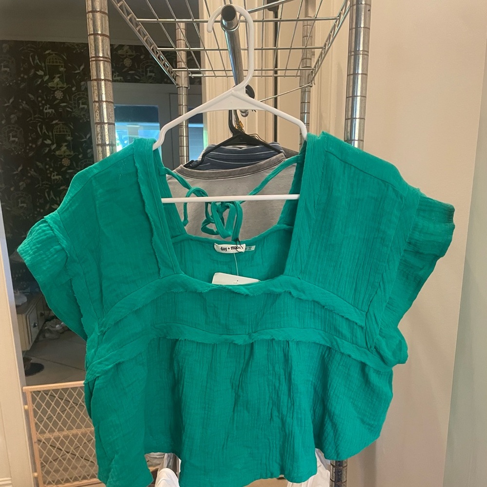 Day + moon ruffle crop Green Women's Top